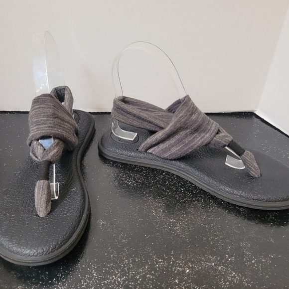 Sanuk Grey Yoga Sandals - Picture 1 of 6